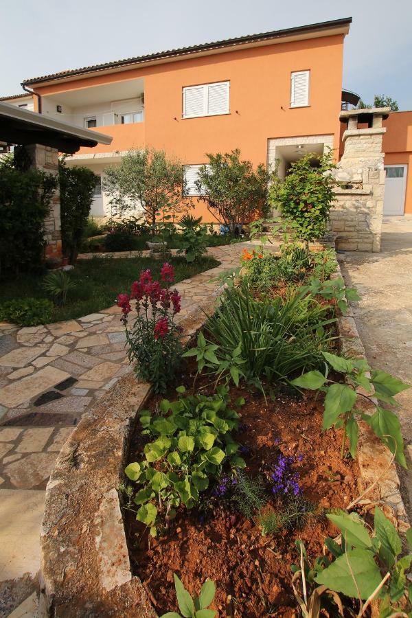 Apartment Valmas Pula Ngoại thất bức ảnh