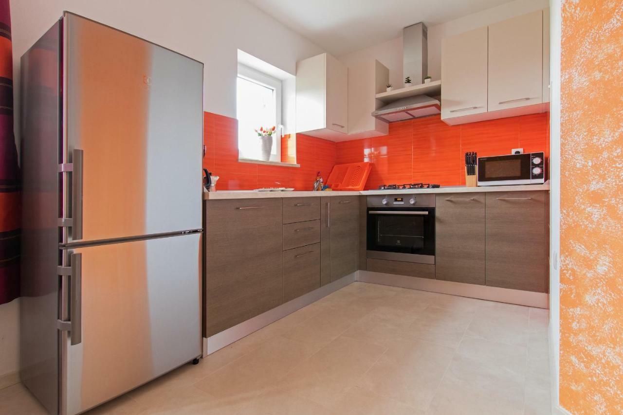 Apartment Valmas Pula Ngoại thất bức ảnh